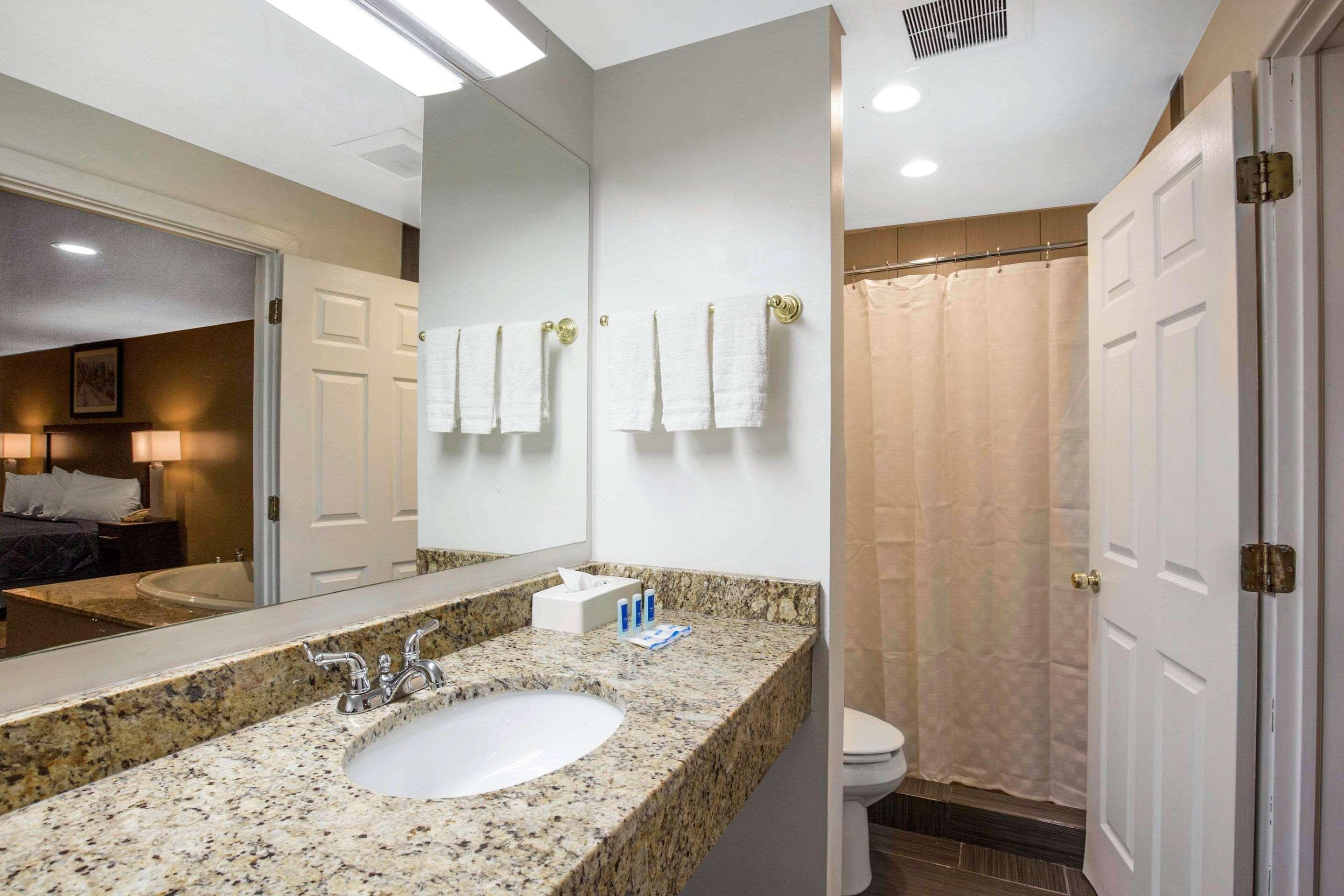 Rodeway Inn Lyons - La Grange Εξωτερικό φωτογραφία